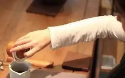 三才蓋碗的正確拿法，三才蓋碗抓碗法圖解