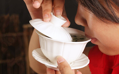 三才蓋碗的正確拿法，三才蓋碗抓碗法圖解