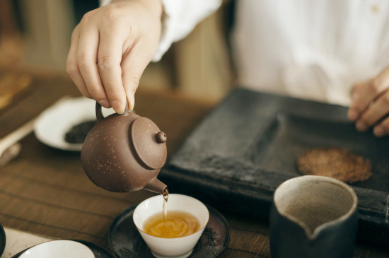 女人喝茶要行扣茶禮嗎，叩茶禮女士能用嗎？