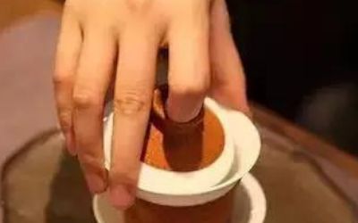 三才蓋碗的正確拿法，三才蓋碗抓碗法圖解