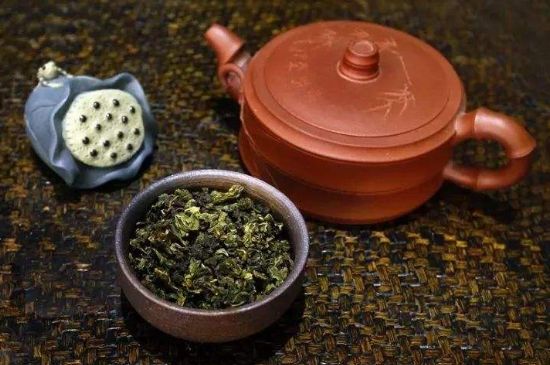 泡大紅袍、肉桂和水仙可以用一個紫砂壺嗎，可以摻一起沖泡么？