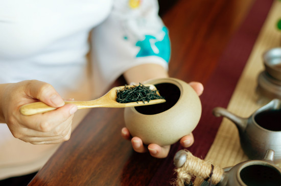 女人喝茶要行扣茶禮嗎，叩茶禮女士能用嗎？