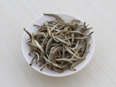 白茶品質(zhì)如何區(qū)分，白茶的優(yōu)劣質(zhì)量辨別方法