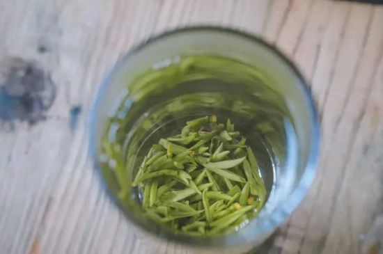 泡好的茶水放冰箱能保存多久，泡好的茶冷藏放多久？