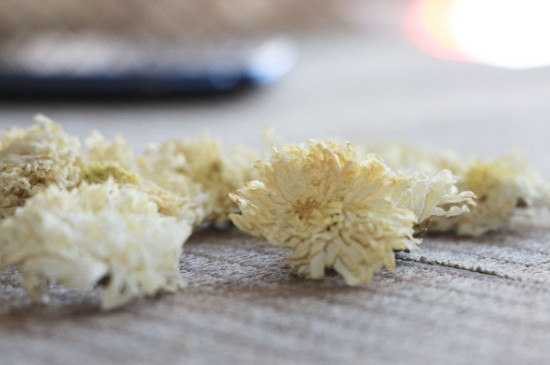 菊花茶買小朵還是大朵，泡茶用的小菊花和大菊花哪個好