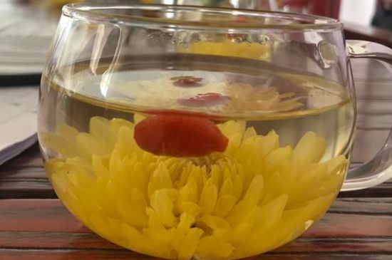 晚上可以喝菊花茶泡水嗎，睡覺前能不能喝菊花茶？