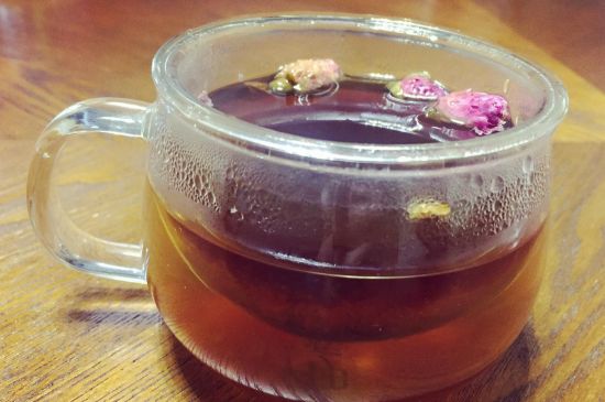 喝玫瑰花茶能祛斑嗎，玫瑰花茶有祛斑的功效嗎？