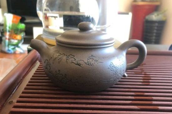 正宗紫砂壺多少錢一套，一套正宗宜興紫砂壺什么價格