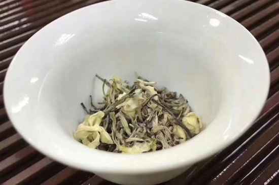 女孩喝茉莉茶的好處，茉莉茶葉的功效與禁忌
