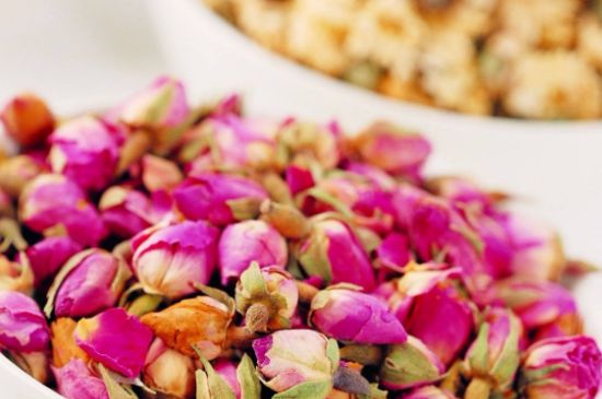 玫瑰花的最佳搭配，喝玫瑰花茶搭配什么喝好？