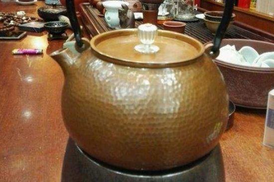 用銅壺?zé)惺裁唇?，銅壺煮水的兩大忌諱和好處