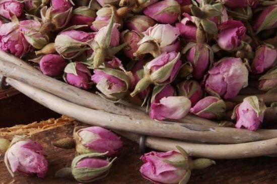 玫瑰花茶是應(yīng)該煮還是蒸，玫瑰花茶是不是煮一下效果更好？