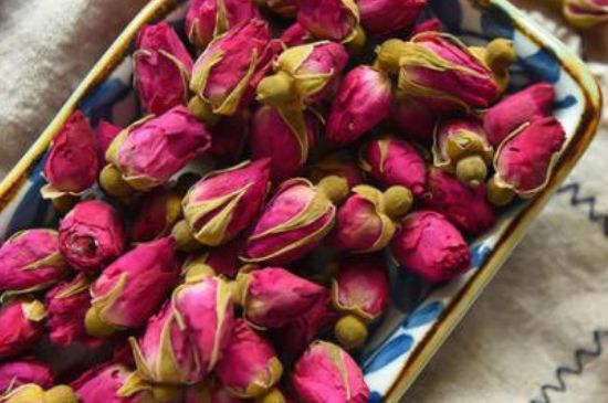 干玫瑰花泡水放幾顆，玫瑰花泡水一次放幾朵？