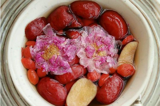 喝玫瑰花茶能祛斑嗎，玫瑰花茶有祛斑的功效嗎？