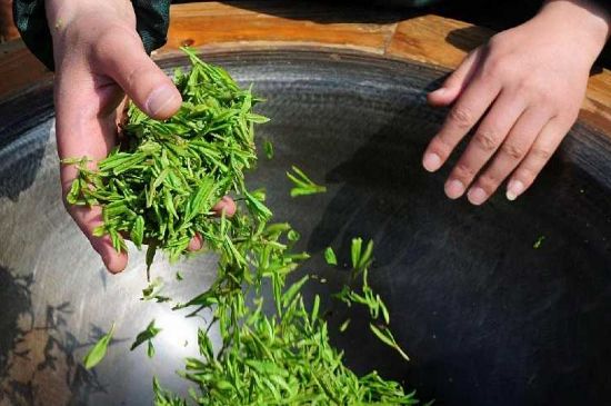 龍井茶炒茶葉怎么炒出好茶色，茶葉怎樣做出來最綠？