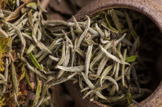 福鼎白茶要喝老的嗎，為什么喝白茶要喝老茶存新茶？