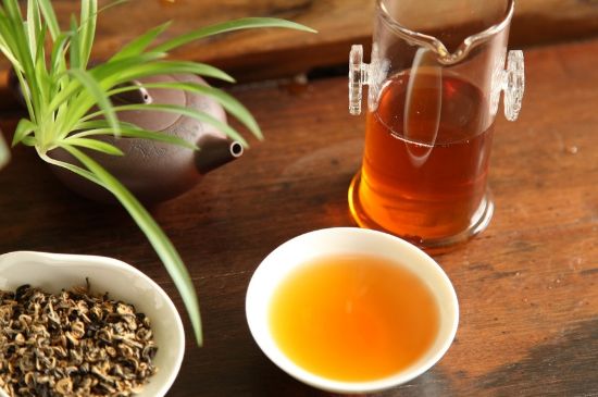 飯后多長時間喝六堡茶最好，六堡茶一天喝多少