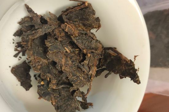 一天什么時(shí)候喝黑茶最好，喝黑茶一天最佳時(shí)間和季節(jié)