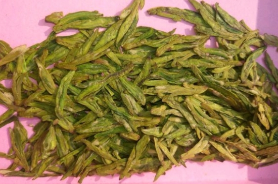 西湖龍井新茶和陳茶的區(qū)別，怎么區(qū)分龍井新茶和舊茶？