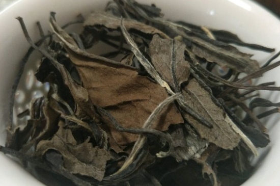 福鼎白茶貢眉和壽眉的區(qū)別，壽眉與貢眉有什么區(qū)別