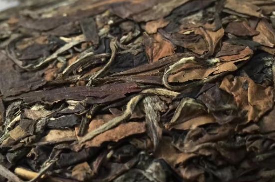 福鼎白茶要喝老的嗎，為什么喝白茶要喝老茶存新茶？