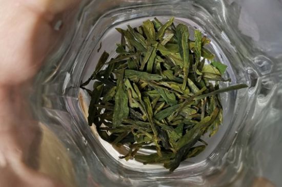 龍井茶放二年了能喝嗎，過期龍井茶的妙用！