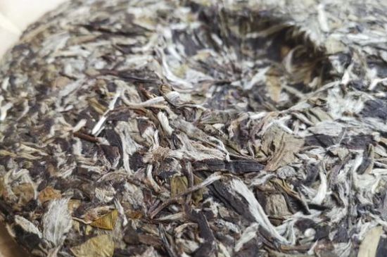 7年壽眉和2年白牡丹哪個(gè)好，老白茶壽眉與白牡丹的口感區(qū)別