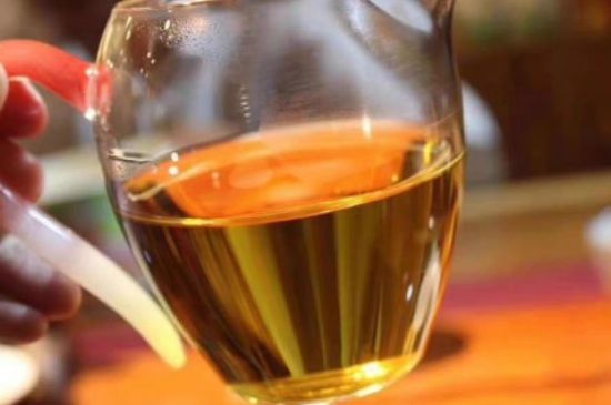 女人晚上喝紅茶好嗎，女人紅茶啥時(shí)候喝最好？