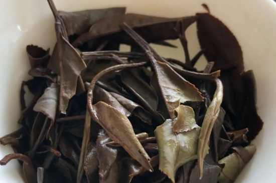 老白茶上火還是去火？夏季喝煮的老白茶會(huì)容易上火！